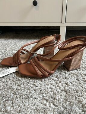 NWT Women’s Brown Strappy Block Heel Sandals